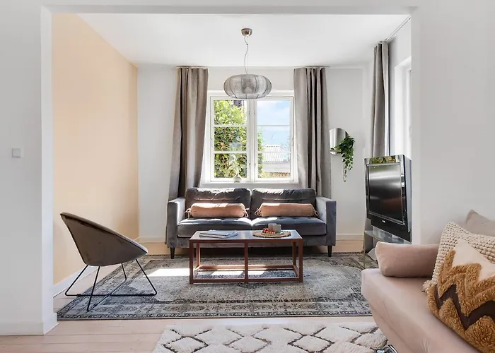 Sanders Charm - Endearing Two-Bedroom Apartment With Shared Garden