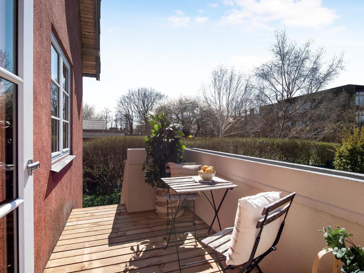Sanders Charm - Endearing Two-bedroom With Shared Garden Apartment